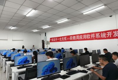 一技在手，一生無(wú)憂 信息工程系2024年職業(yè)教育活動(dòng)周系列活動(dòng)聚焦軟件開(kāi)發(fā)與信息技術(shù)咨詢